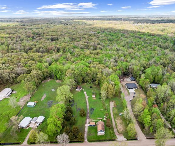 24118 Martinsville Road, Belleville, MI 48111