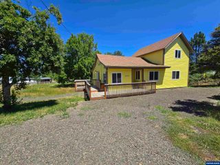 1495 Cascade Dr, Lebanon, OR 97355