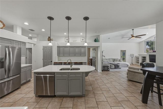6105 AUDUBON MANOR BOULEVARD, Lithia, FL 33547