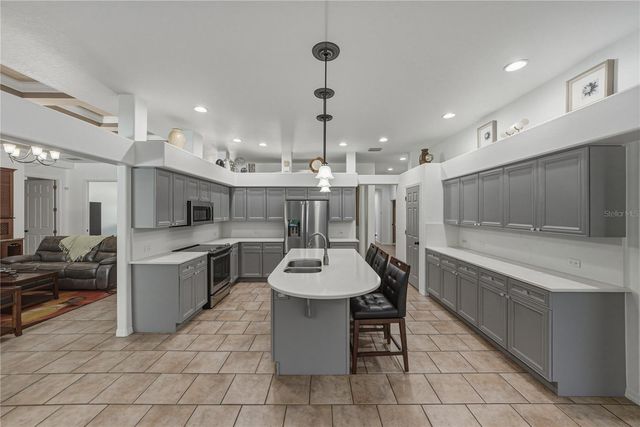 6105 AUDUBON MANOR BOULEVARD, Lithia, FL 33547
