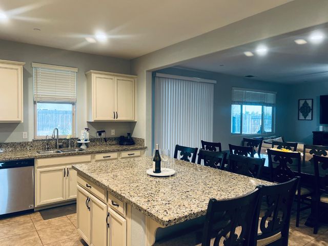 2933 N Hornet Avenue, Fresno, CA 93737