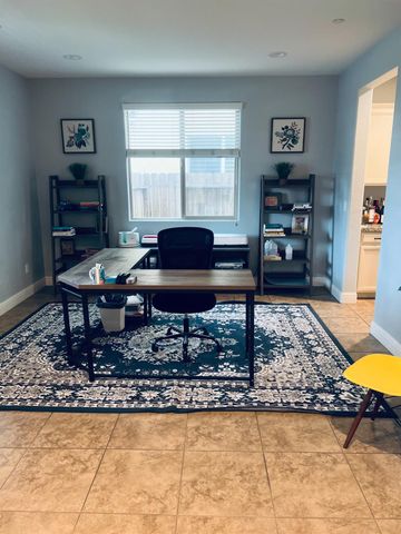 2933 N Hornet Avenue, Fresno, CA 93737