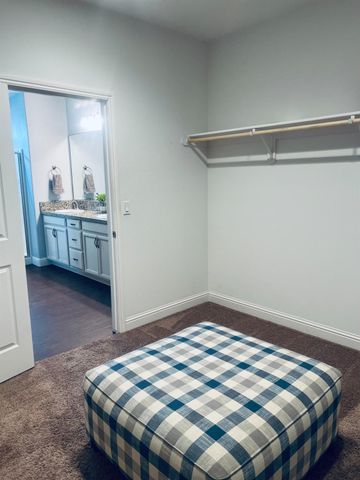 2933 N Hornet Avenue, Fresno, CA 93737