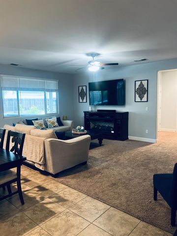 2933 N Hornet Avenue, Fresno, CA 93737