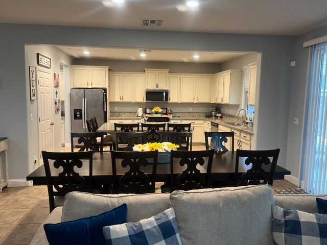 2933 N Hornet Avenue, Fresno, CA 93737