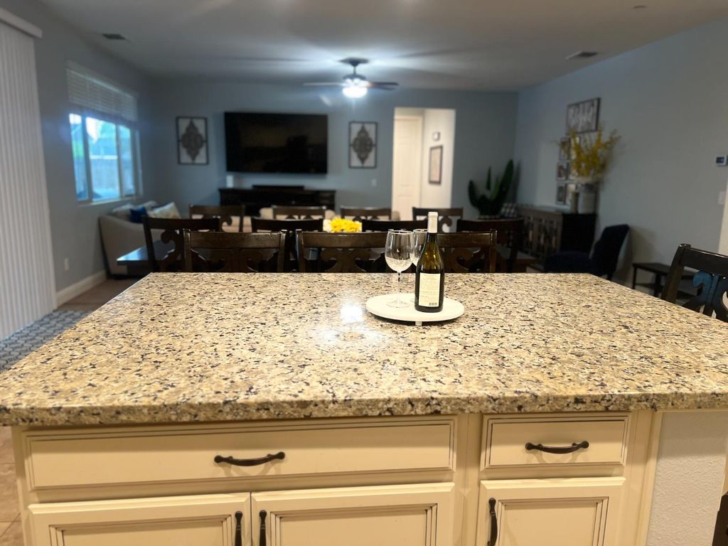 Image 13 of property listing at 2933 N Hornet Avenue, Fresno, CA 93737