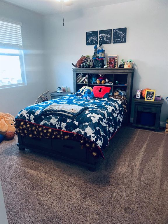 Image 23 of property listing at 2933 N Hornet Avenue, Fresno, CA 93737