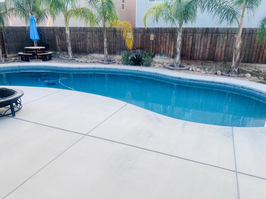 Image 3 of property listing at 2933 N Hornet Avenue, Fresno, CA 93737