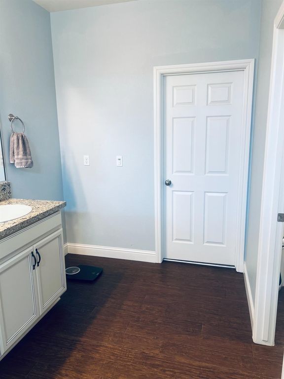 Image 41 of property listing at 2933 N Hornet Avenue, Fresno, CA 93737