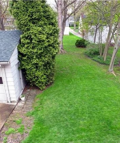 1715 Edgefield Road, Lyndhurst, OH 44124
