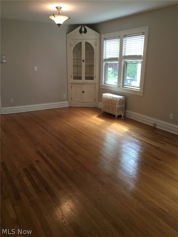 1715 Edgefield Road, Lyndhurst, OH 44124