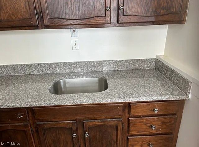 1715 Edgefield Road, Lyndhurst, OH 44124