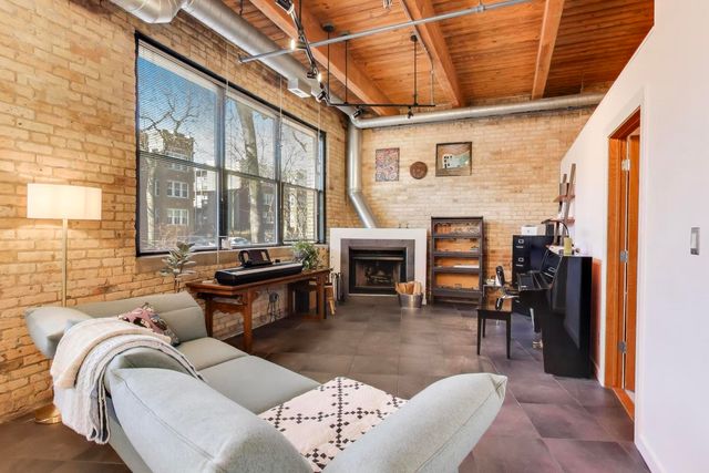 5001 N Wolcott Avenue 101, Chicago, IL 60640