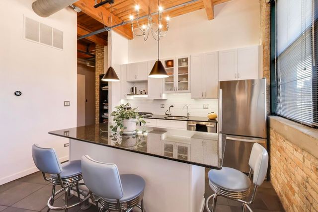 5001 N Wolcott Avenue 101, Chicago, IL 60640