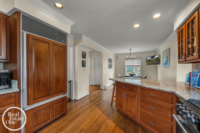 90 Colonial Road, Grosse Pointe Shores, MI 48236