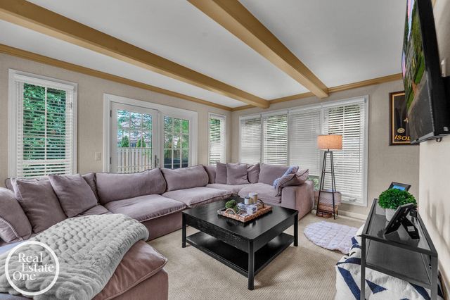 90 Colonial Road, Grosse Pointe Shores, MI 48236