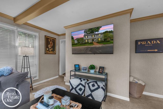 90 Colonial Road, Grosse Pointe Shores, MI 48236