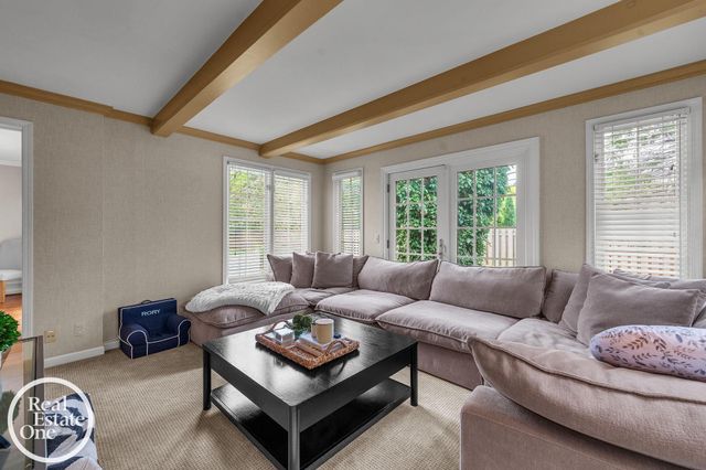 90 Colonial Road, Grosse Pointe Shores, MI 48236