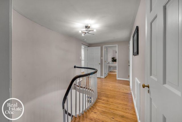 90 Colonial Road, Grosse Pointe Shores, MI 48236