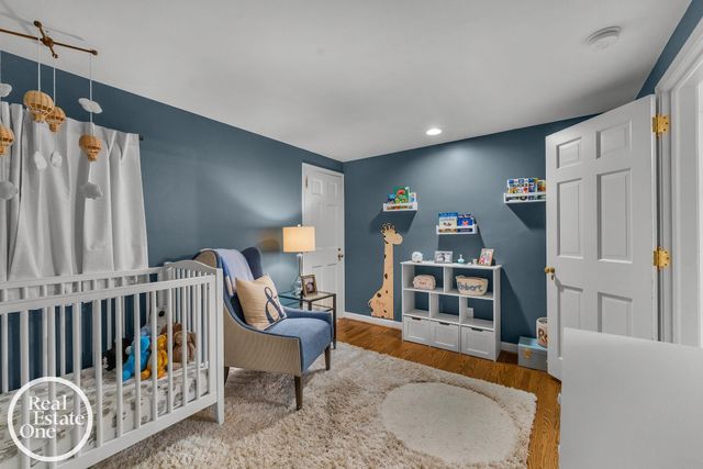90 Colonial Road, Grosse Pointe Shores, MI 48236