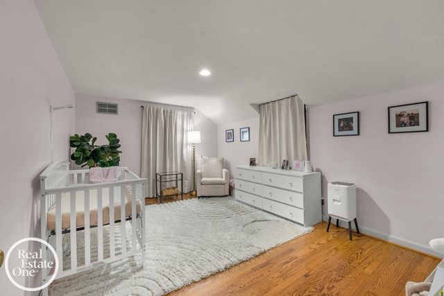 90 Colonial Road, Grosse Pointe Shores, MI 48236