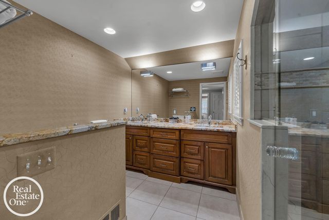 90 Colonial Road, Grosse Pointe Shores, MI 48236