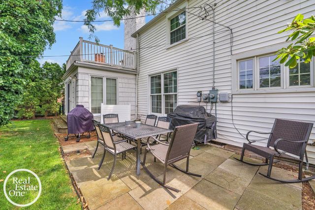 90 Colonial Road, Grosse Pointe Shores, MI 48236