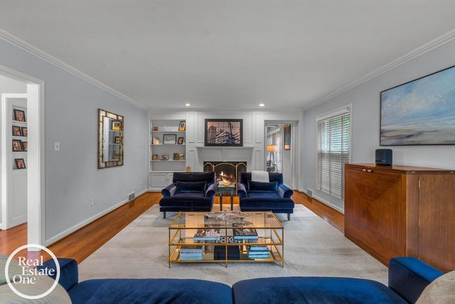 90 Colonial Road, Grosse Pointe Shores, MI 48236