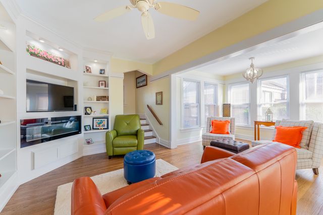3827 HOLLYWOOD Avenue, Brookfield, IL 60513