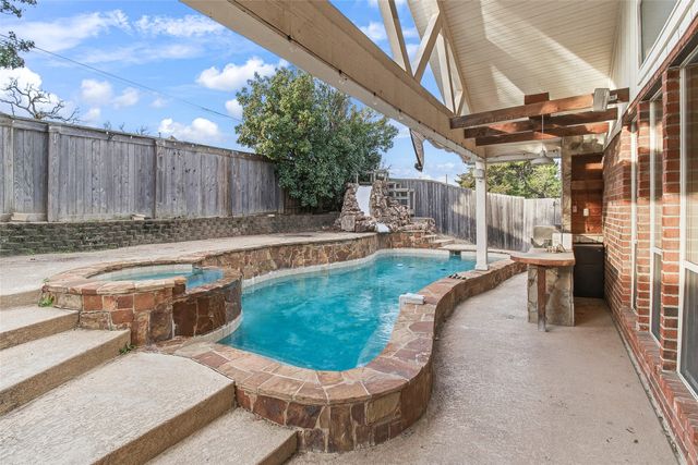 2622 Westwind Drive, Corinth, TX 76210