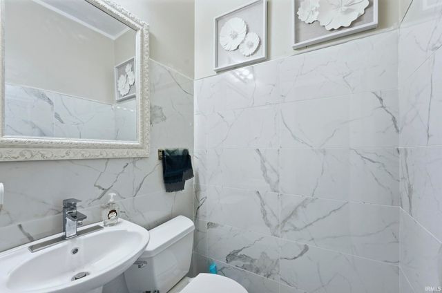 12104 Tapered Bank Run, Fort Wayne, IN 46818