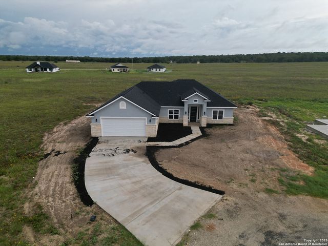 105 Merion Ln, La Vernia, TX 78121