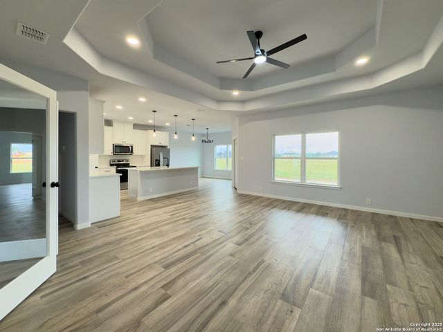 105 Merion Ln, La Vernia, TX 78121