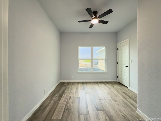 105 Merion Ln, La Vernia, TX 78121