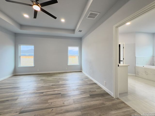 105 Merion Ln, La Vernia, TX 78121