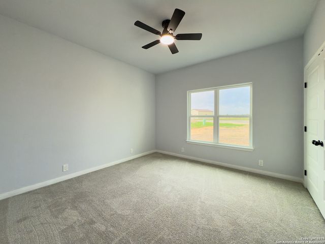 105 Merion Ln, La Vernia, TX 78121