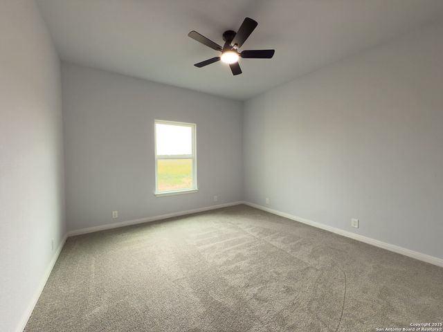 105 Merion Ln, La Vernia, TX 78121