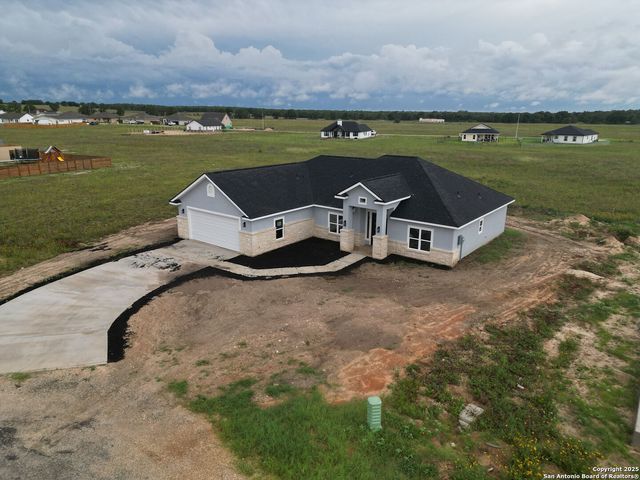 105 Merion Ln, La Vernia, TX 78121