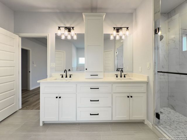 105 Merion Ln, La Vernia, TX 78121