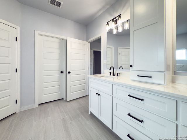 105 Merion Ln, La Vernia, TX 78121