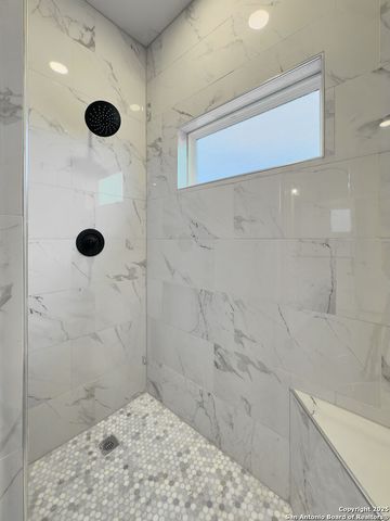 105 Merion Ln, La Vernia, TX 78121