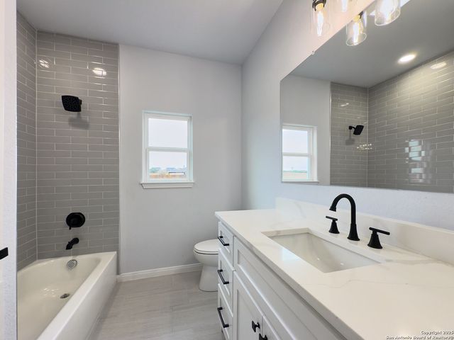 105 Merion Ln, La Vernia, TX 78121