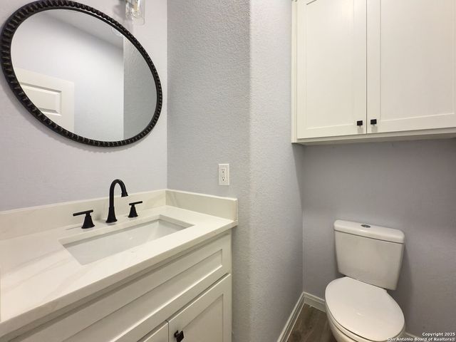 105 Merion Ln, La Vernia, TX 78121