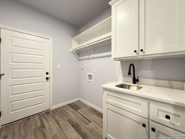 105 Merion Ln, La Vernia, TX 78121