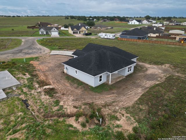 105 Merion Ln, La Vernia, TX 78121