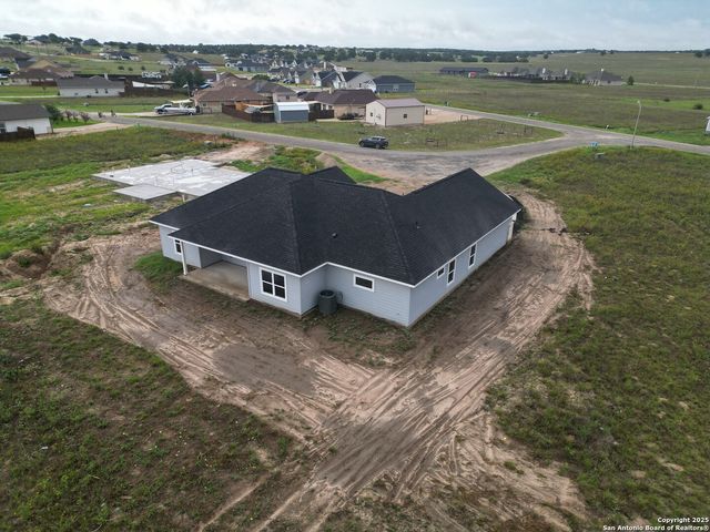 105 Merion Ln, La Vernia, TX 78121