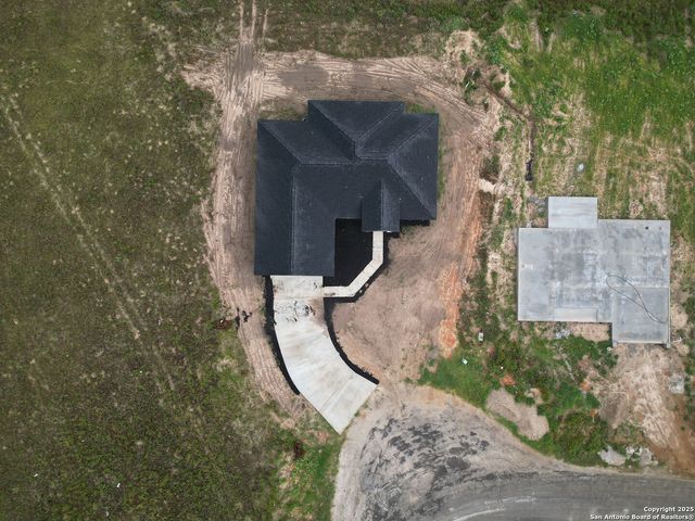 105 Merion Ln, La Vernia, TX 78121