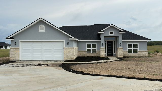 105 Merion Ln, La Vernia, TX 78121