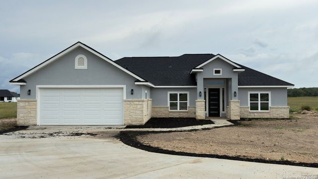 105 Merion Ln, La Vernia, TX 78121