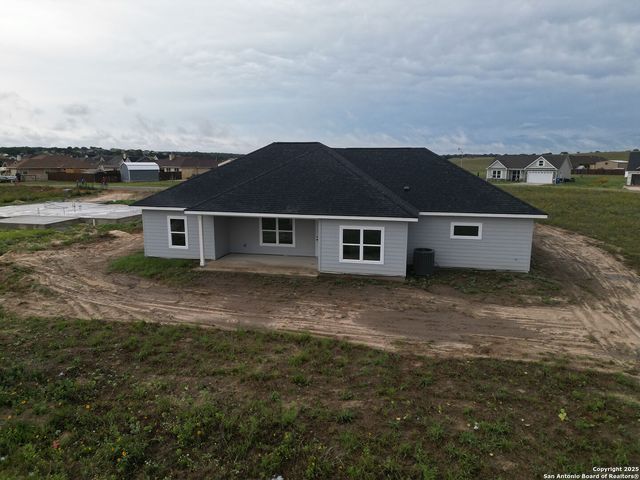 105 Merion Ln, La Vernia, TX 78121